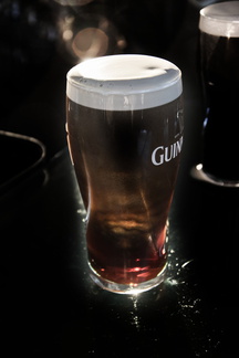 A freshly drafted guiness reflecting the sun